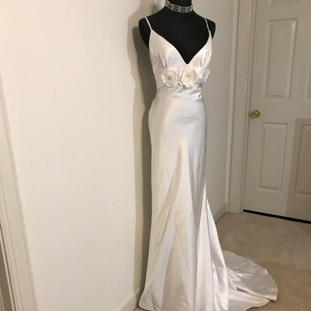 WHITE BRIDAL GOWN - BEACH